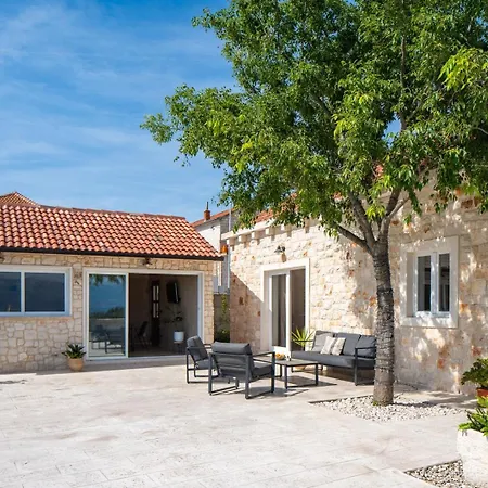 New! Stone Olim Civitas With 3 Bedrooms, Private Pool, And Sea Views Villa Skrip