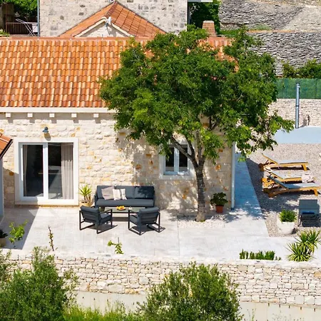 Villa New! Stone Olim Civitas With 3 Bedrooms, Private Pool, And Sea Views *