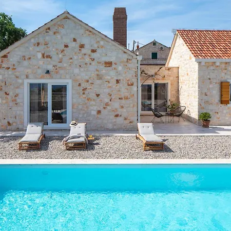 New! Stone Olim Civitas With 3 Bedrooms, Private Pool, And Sea Views Villa Skrip