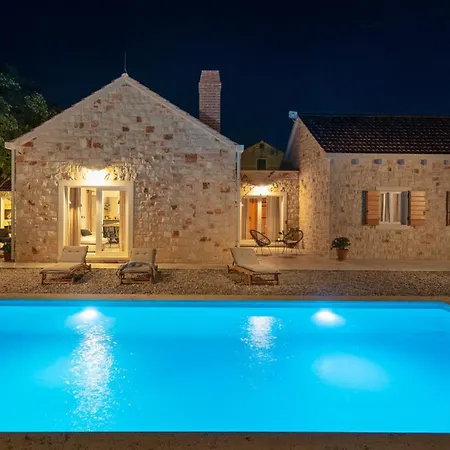 Villa New! Stone Olim Civitas With 3 Bedrooms, Private Pool, And Sea Views *